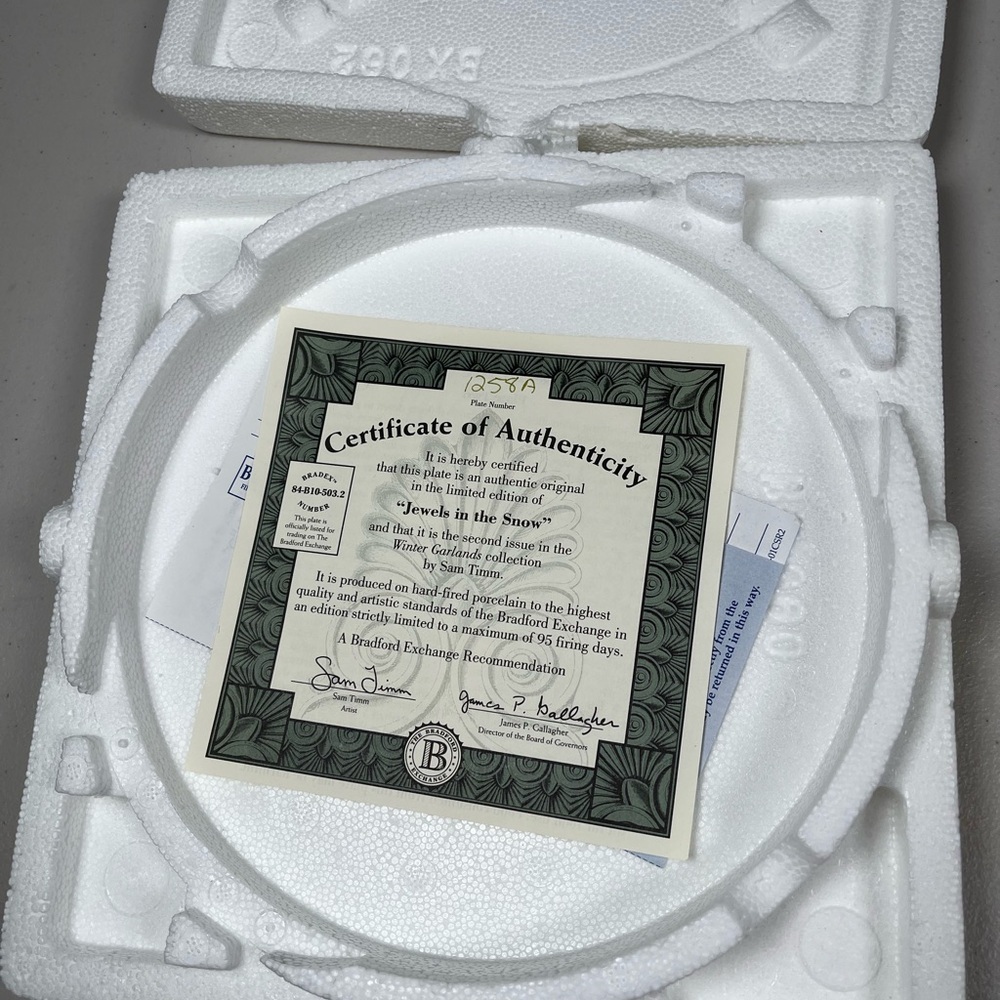 “Jewels In The Snow” 8 inch decorative plate with Certificate of Authenticity - Picture 4 of 5
